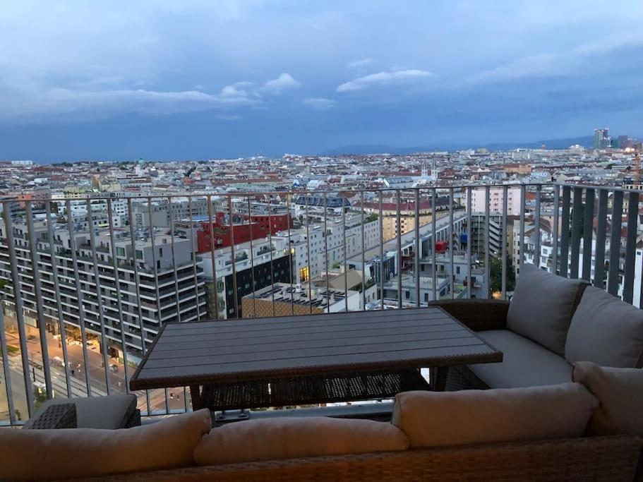 Appartamento Stunning View Over Vienna In City Center Esterno foto