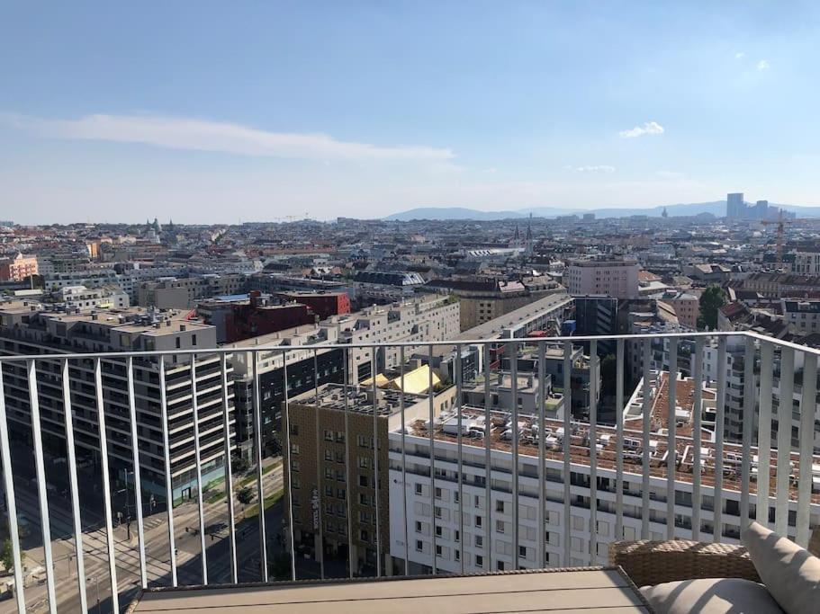 Appartamento Stunning View Over Vienna In City Center Esterno foto